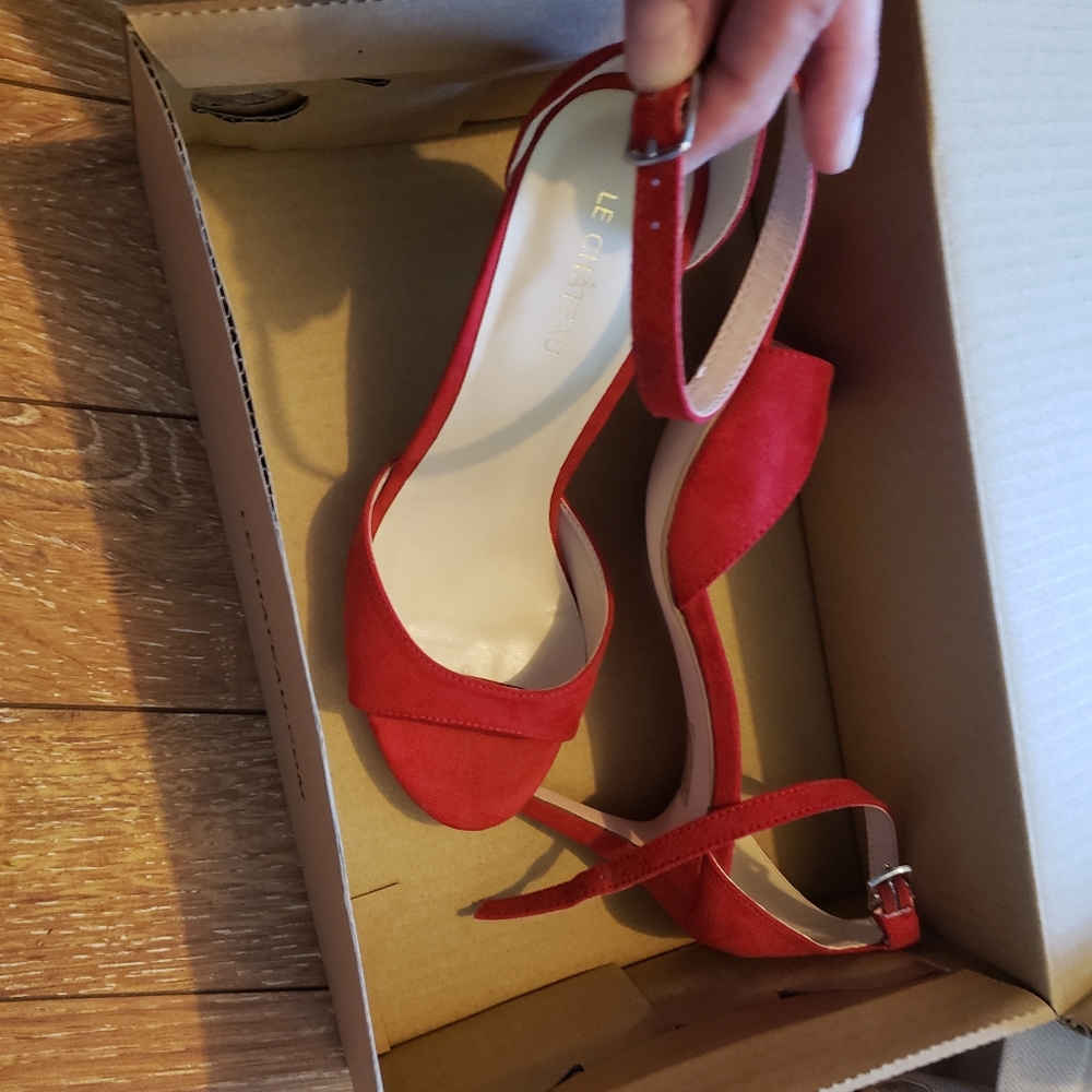NWT red sandals 7